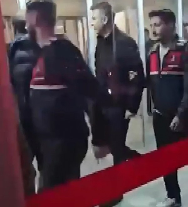 Eski Habertürk TV çalışanından Mehmet Akif Ersoy’a taciz iddiası! 'Görüyorum ki yalnız değilim'